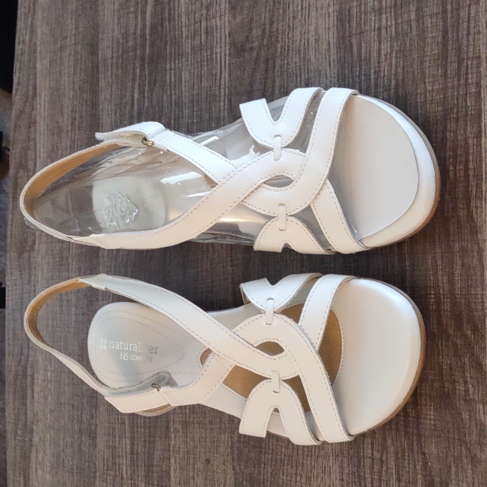 Naturalizer White Sandal, Size 7